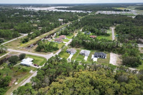 House in Lehigh Acres, Florida 3 bedrooms № 1944782 - photo 18