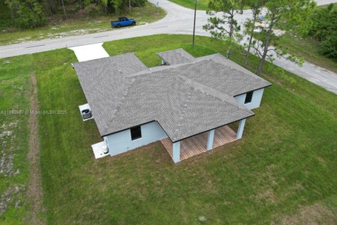House in Lehigh Acres, Florida 3 bedrooms № 1944782 - photo 17
