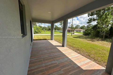 House in Lehigh Acres, Florida 3 bedrooms № 1944782 - photo 16