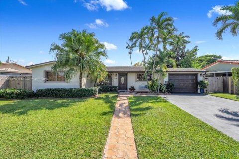 Villa ou maison à vendre à Hialeah, Floride: 4 chambres, 152.17 m2 № 1964927 - photo 2