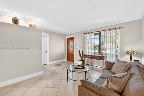 Villa ou maison à vendre à Hialeah, Floride: 4 chambres, 152.17 m2 № 1964927 - photo 5