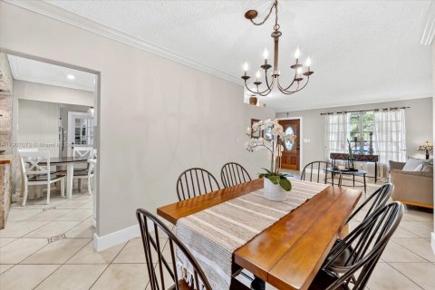 Villa ou maison à vendre à Hialeah, Floride: 4 chambres, 152.17 m2 № 1964927 - photo 8
