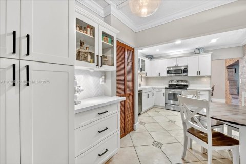 Villa ou maison à vendre à Hialeah, Floride: 4 chambres, 152.17 m2 № 1964927 - photo 15