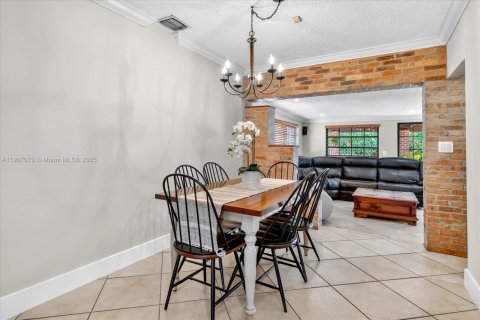 Villa ou maison à vendre à Hialeah, Floride: 4 chambres, 152.17 m2 № 1964927 - photo 6