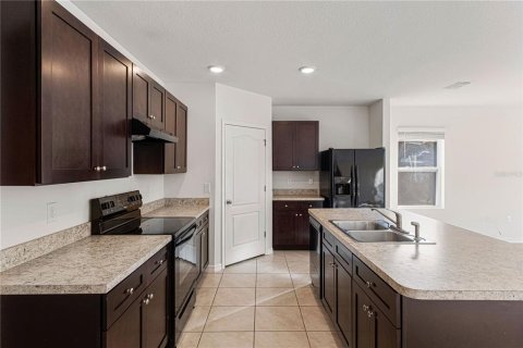 House in New Smyrna Beach, Florida 4 bedrooms, 182.18 sq.m. № 2235550 - photo 13