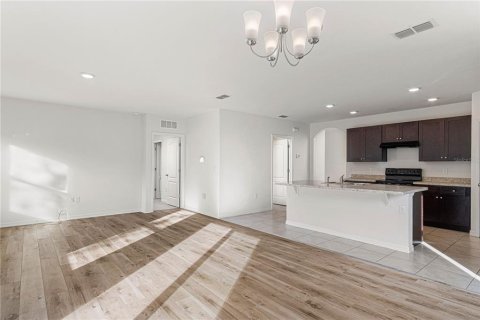 House in New Smyrna Beach, Florida 4 bedrooms, 182.18 sq.m. № 2235550 - photo 14