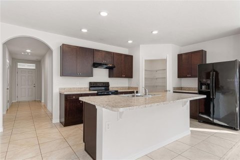 House in New Smyrna Beach, Florida 4 bedrooms, 182.18 sq.m. № 2235550 - photo 12
