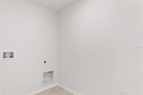 House in New Smyrna Beach, Florida 4 bedrooms, 182.18 sq.m. № 2235550 - photo 29