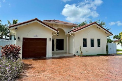 House in Miami, Florida 3 bedrooms, 156.17 sq.m. № 2285878
