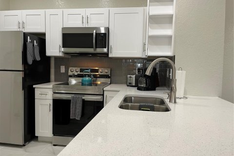 Condo in Kissimmee, Florida, 2 bedrooms  № 1894348 - photo 5