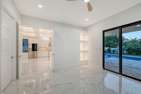 House in Sarasota, Florida 4 bedrooms, 276.48 sq.m. № 2199472 - photo 21