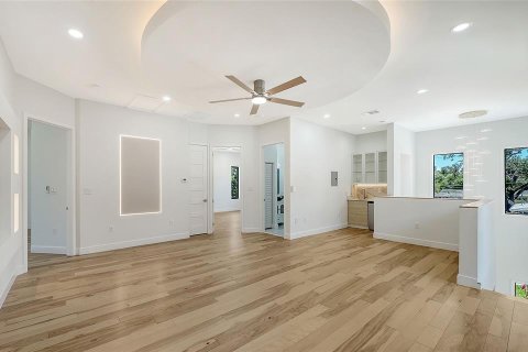 House in Sarasota, Florida 4 bedrooms, 276.48 sq.m. № 2199472 - photo 30