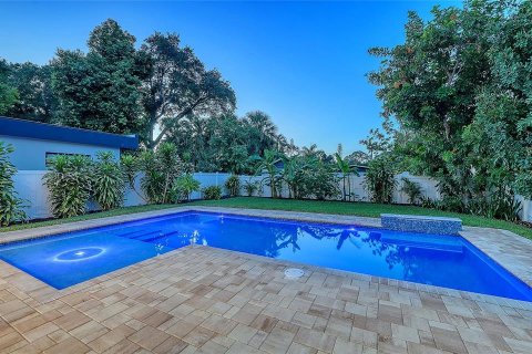 House in Sarasota, Florida 4 bedrooms, 276.48 sq.m. № 2199472 - photo 3
