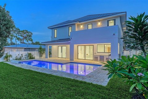 House in Sarasota, Florida 4 bedrooms, 276.48 sq.m. № 2199472 - photo 2