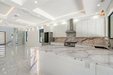 House in Sarasota, Florida 4 bedrooms, 276.48 sq.m. № 2199472 - photo 23