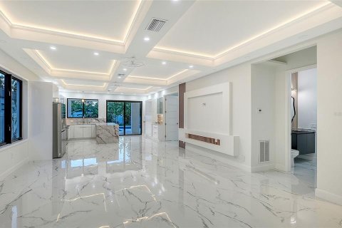 House in Sarasota, Florida 4 bedrooms, 276.48 sq.m. № 2199472 - photo 9