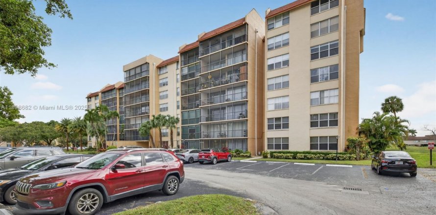 Кондоминиум с 3 спальнями в Лодерхилл, Флорида № 2061149