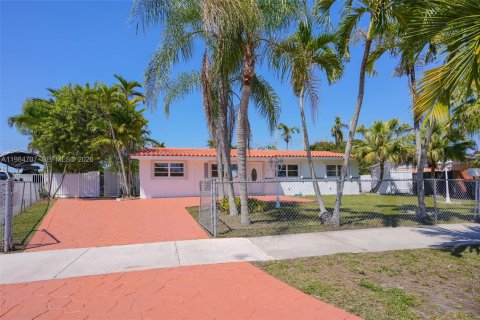 House in Miami, Florida 3 bedrooms, 115.38 sq.m. № 2057327 - photo 2