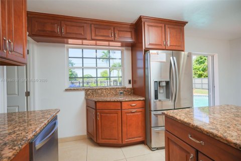 House in Miami, Florida 3 bedrooms, 115.38 sq.m. № 2057327 - photo 17