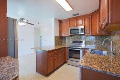 House in Miami, Florida 3 bedrooms, 115.38 sq.m. № 2057327 - photo 20