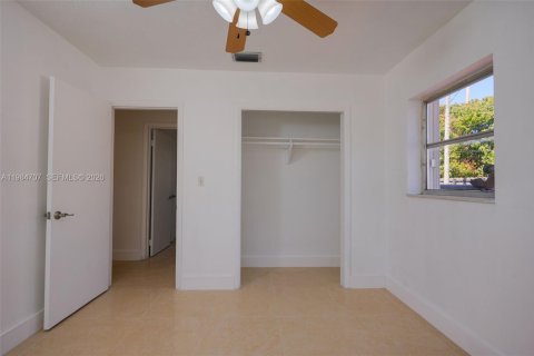 House in Miami, Florida 3 bedrooms, 115.38 sq.m. № 2057327 - photo 25