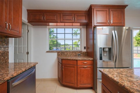 House in Miami, Florida 3 bedrooms, 115.38 sq.m. № 2057327 - photo 18