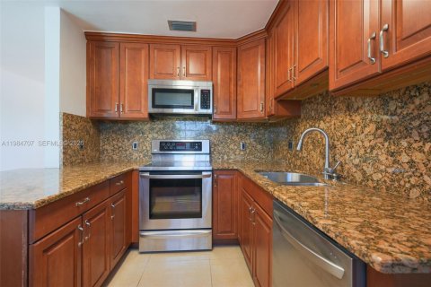 House in Miami, Florida 3 bedrooms, 115.38 sq.m. № 2057327 - photo 19