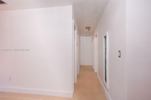 House in Miami, Florida 3 bedrooms, 115.38 sq.m. № 2057327 - photo 14