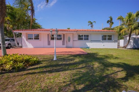 House in Miami, Florida 3 bedrooms, 115.38 sq.m. № 2057327 - photo 6