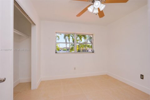 House in Miami, Florida 3 bedrooms, 115.38 sq.m. № 2057327 - photo 28