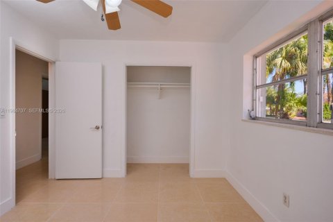 House in Miami, Florida 3 bedrooms, 115.38 sq.m. № 2057327 - photo 23