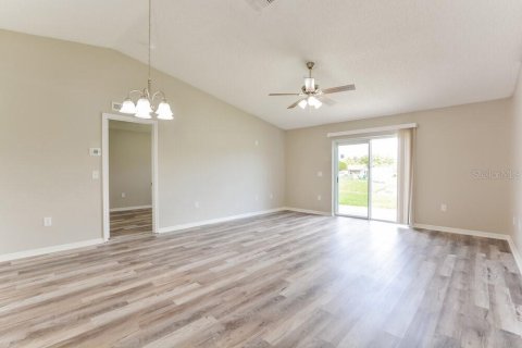 Villa ou maison à louer à Sanford, Floride: 3 chambres, 116.96 m2 № 2437264 - photo 4