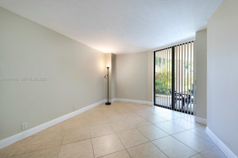 Condo in Miami, Florida, 2 bedrooms № 2176562 - photo 24