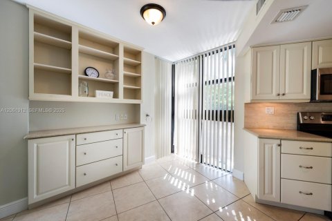 Condo in Miami, Florida, 2 bedrooms № 2176562 - photo 17