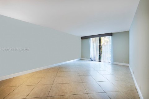 Condo in Miami, Florida, 2 bedrooms № 2176562 - photo 18