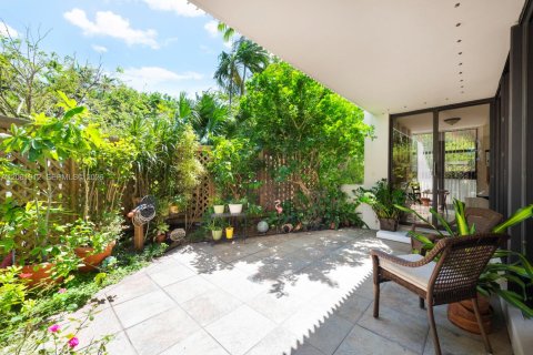 Condo in Miami, Florida, 2 bedrooms № 2176562 - photo 7