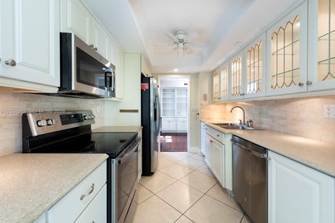 Condo in Miami, Florida, 2 bedrooms № 2176562 - photo 15