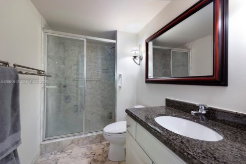 Condo in Miami, Florida, 2 bedrooms № 2176562 - photo 26