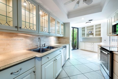 Condo in Miami, Florida, 2 bedrooms № 2176562 - photo 16