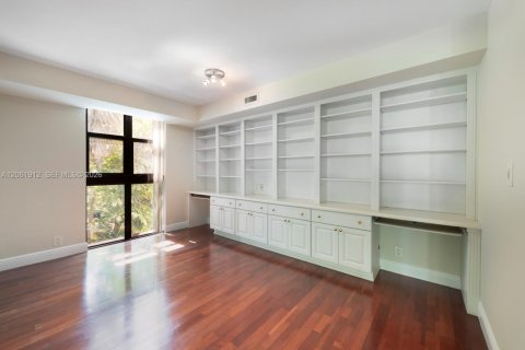 Condo in Miami, Florida, 2 bedrooms № 2176562 - photo 13