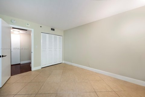 Condo in Miami, Florida, 2 bedrooms № 2176562 - photo 25