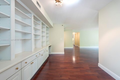 Condo in Miami, Florida, 2 bedrooms № 2176562 - photo 14