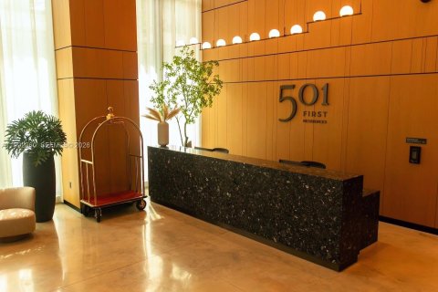 Condo in Miami, Florida, 1 bedroom  № 2056143 - photo 7