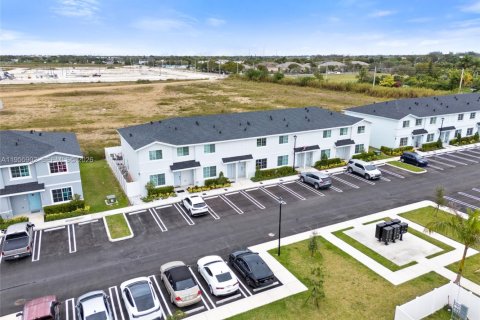 Townhouse in Florida City, Florida 3 bedrooms, 128.21 sq.m. № 2009855 - photo 28