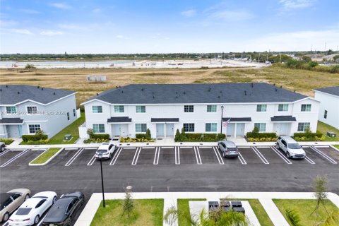 Townhouse in Florida City, Florida 3 bedrooms, 128.21 sq.m. № 2009855 - photo 29