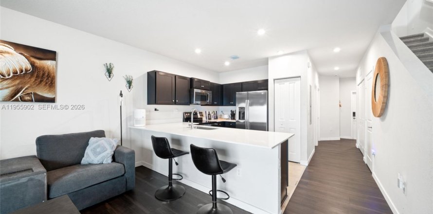 Townhouse in Florida City, Florida 3 bedrooms, 128.21 sq.m. № 2009855