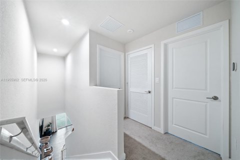 Townhouse in Florida City, Florida 3 bedrooms, 128.21 sq.m. № 2009855 - photo 14