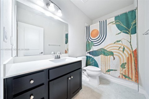 Townhouse in Florida City, Florida 3 bedrooms, 128.21 sq.m. № 2009855 - photo 18