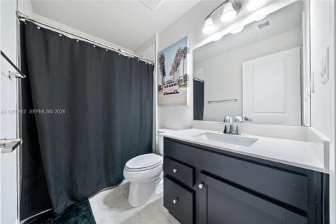 Townhouse in Florida City, Florida 3 bedrooms, 128.21 sq.m. № 2009855 - photo 16