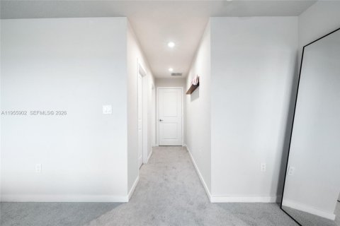 Townhouse in Florida City, Florida 3 bedrooms, 128.21 sq.m. № 2009855 - photo 11